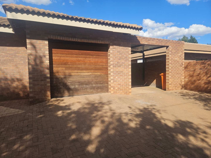 4 Bedroom Property for Sale in Hillcrest Northern Cape